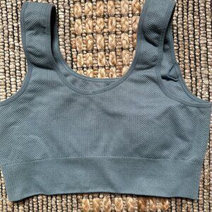 Seamless, ribbed longline sports bra.